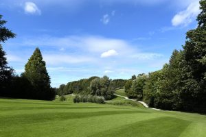 weiter Blick auf die Anlage des Golf Club Hubbelrath