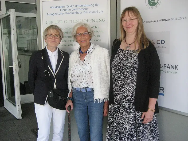 Angelika Hüsgen, Doris Hitzbleck, Dr. Gabriele Komesker (KSA) beim Charity Turnier Cup der guten Hoffnung zugunsten der Kinderschutzambulanz EVK Düsseldorf